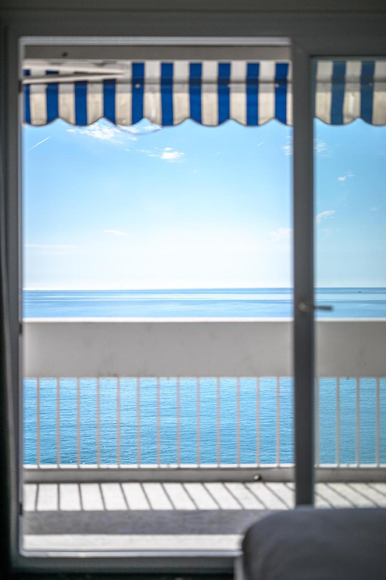 Le Panorama -Vue Exceptionnelle - Dernier Etage - Front De Mer Menton Bagian luar foto